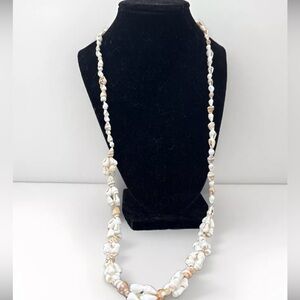 Vintage Seashell Beaded Necklace 14” L